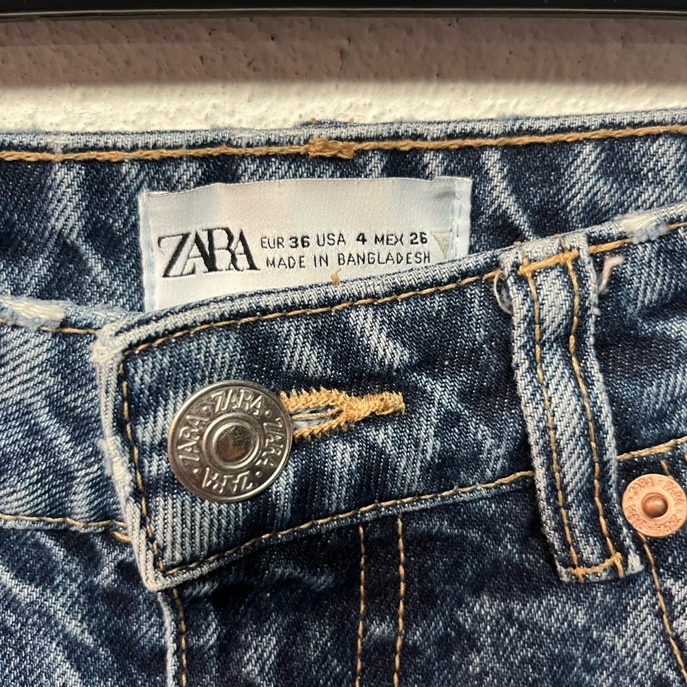 Zara High-Rise Mom Jeans in Dark Blue Wash - Picture 2 of 4